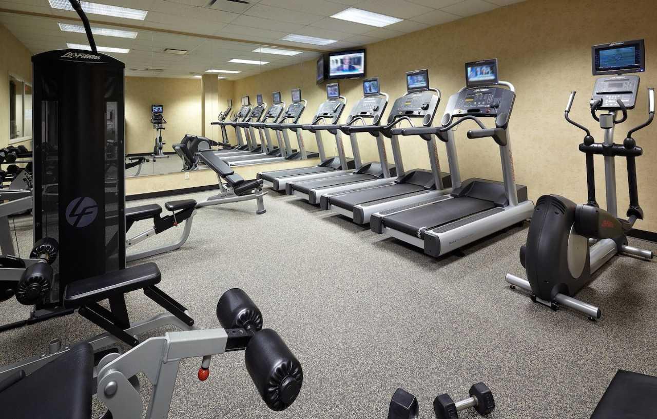Courtyard By Marriott Montreal Airport Hotel Dorval Exterior photo