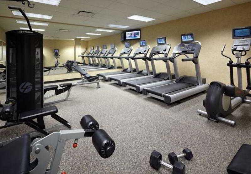 Courtyard By Marriott Montreal Airport Hotel Dorval Exterior photo