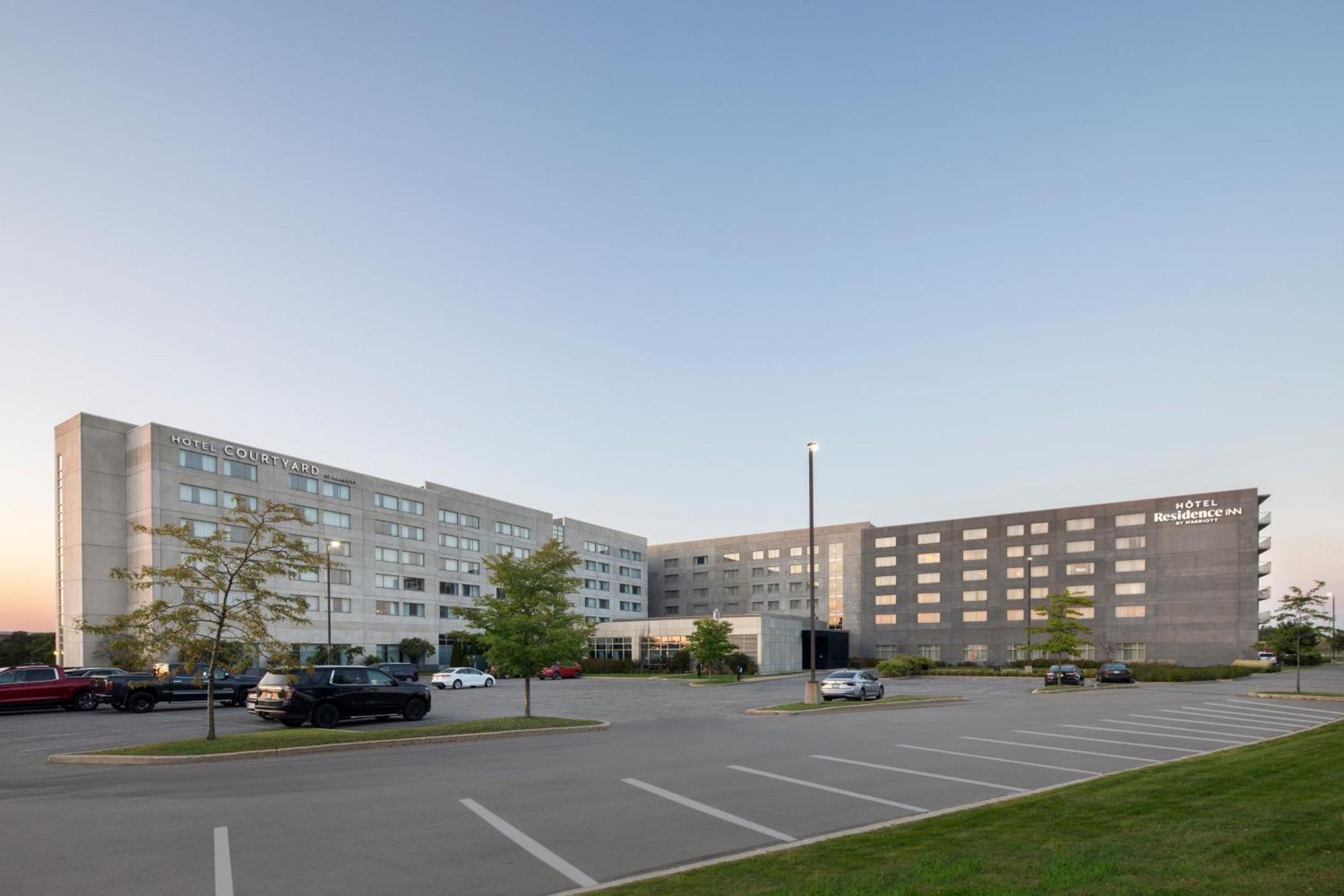 Courtyard By Marriott Montreal Airport Hotel Dorval Exterior photo