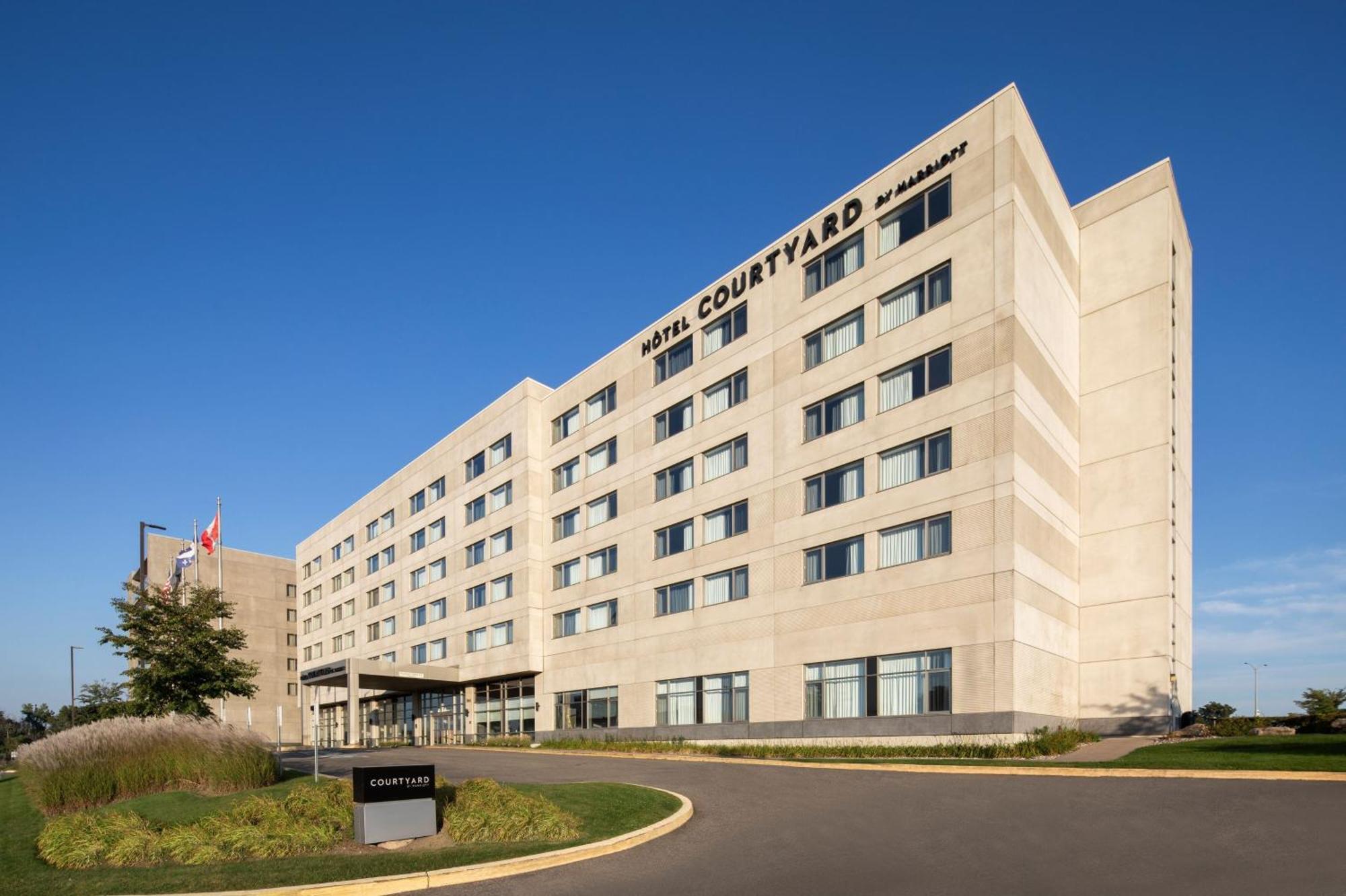 Courtyard By Marriott Montreal Airport Hotel Dorval Exterior photo
