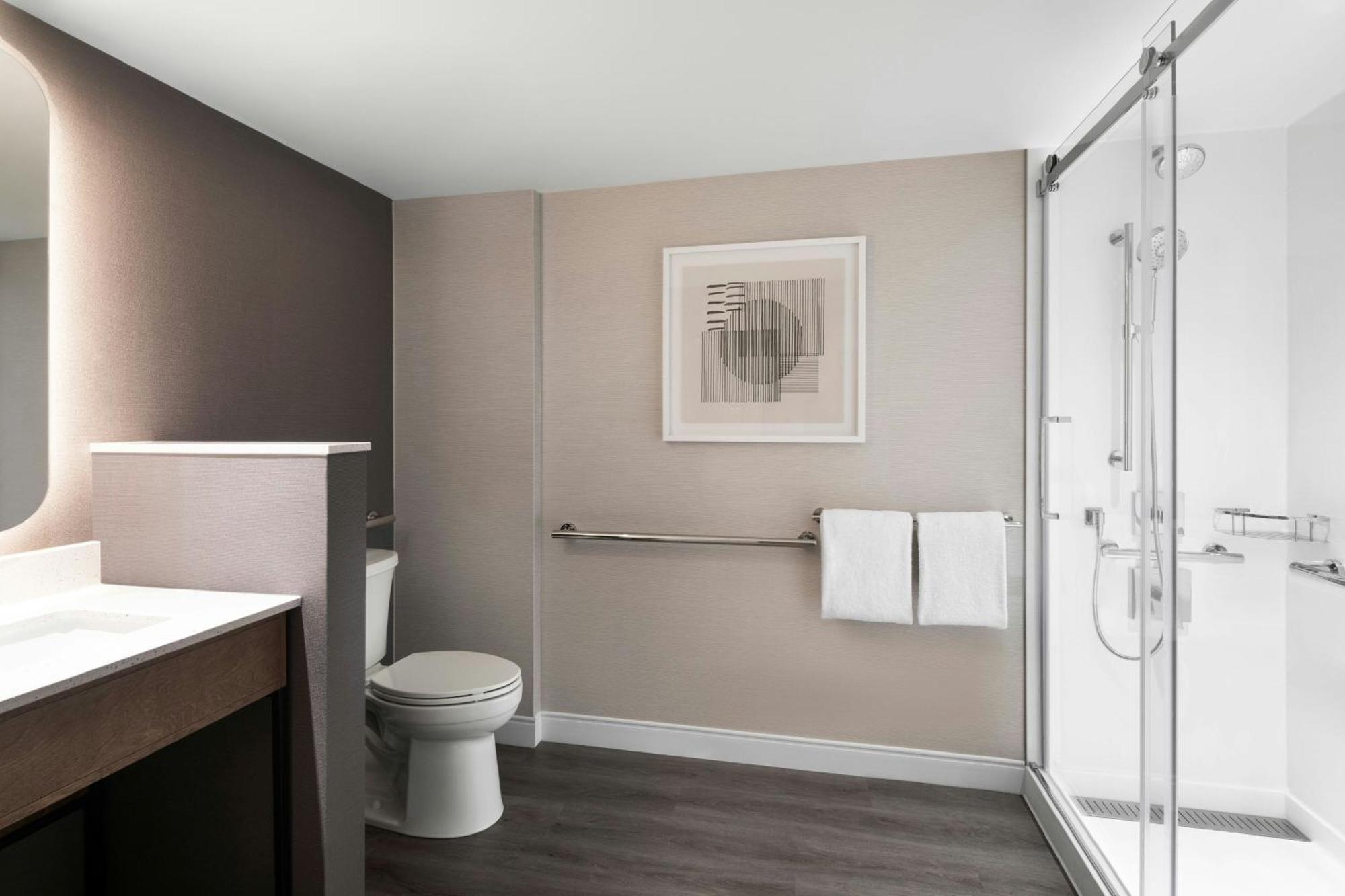 Courtyard By Marriott Montreal Airport Hotel Dorval Exterior photo