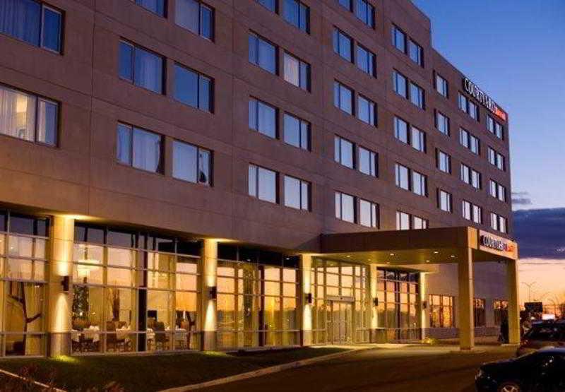 Courtyard By Marriott Montreal Airport Hotel Dorval Exterior photo